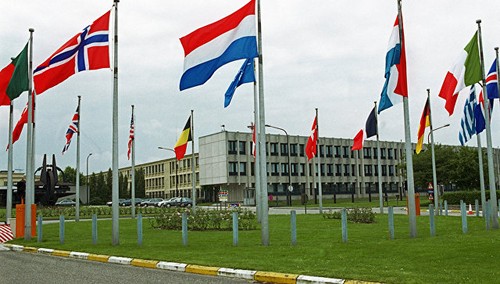 Главы МИД стран-членов НАТО собрались в преддверии 5-го саммита альянса - ảnh 1
